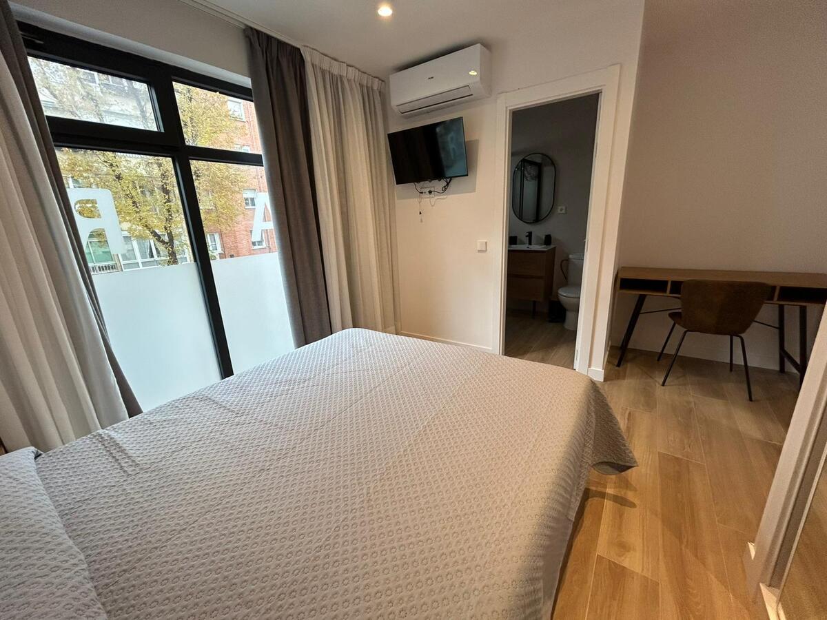 MITRA Sarria Living Suite 3 - 2